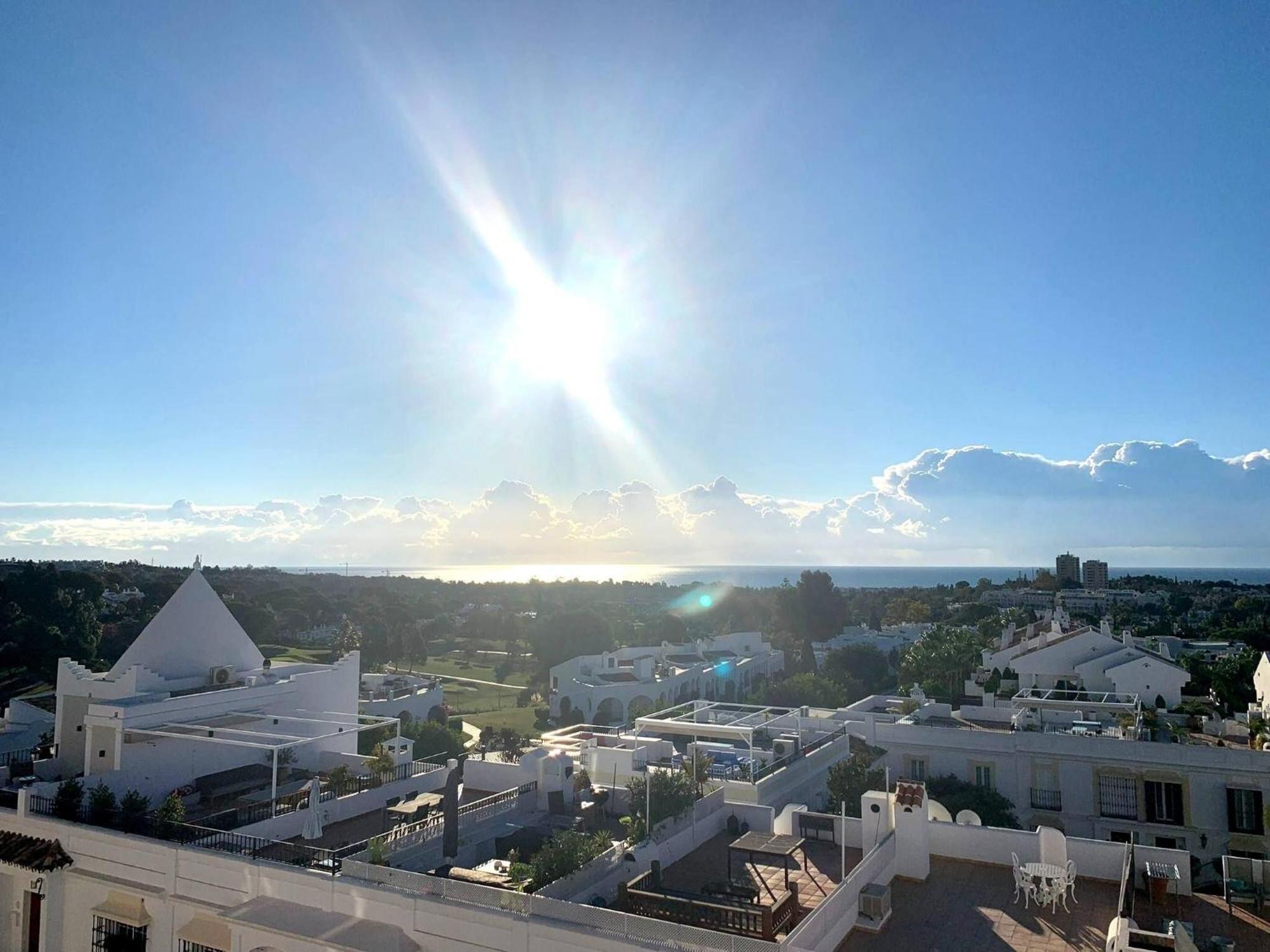 Luxury Townhouse Sea Views 10 Min From Puerto Banus Сasa de vacaciones