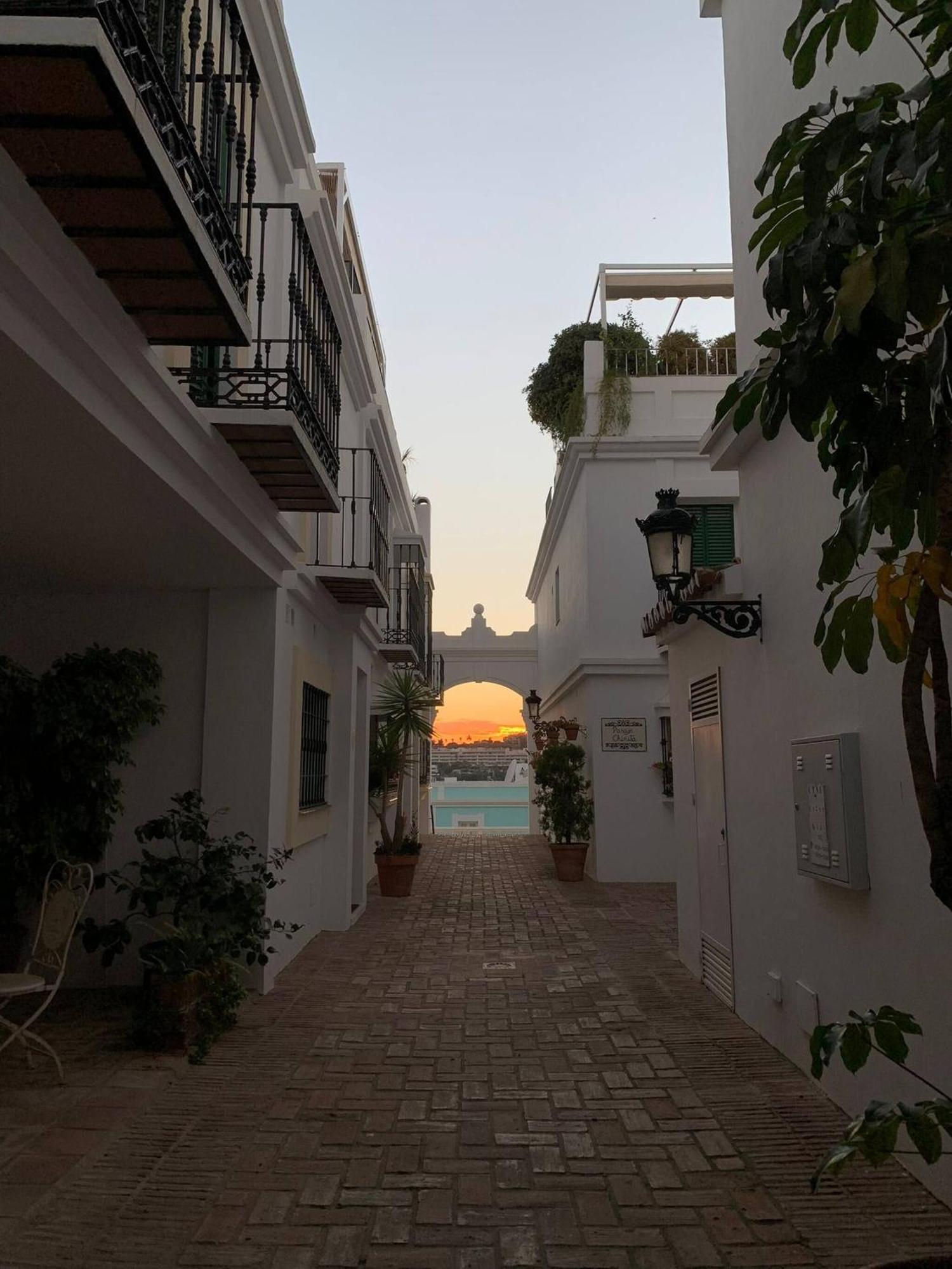 Luxury Townhouse Sea Views 10 Min From Puerto Banus Сasa de vacaciones *