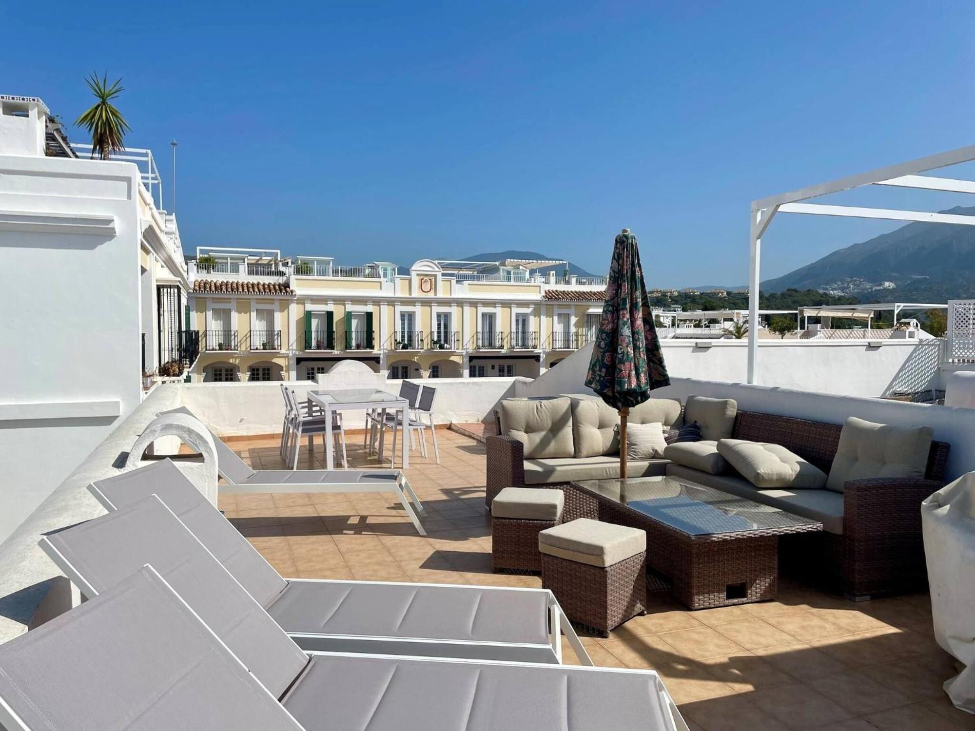 Luxury Townhouse Sea Views 10 Min From Puerto Banus Сasa de vacaciones Marbella