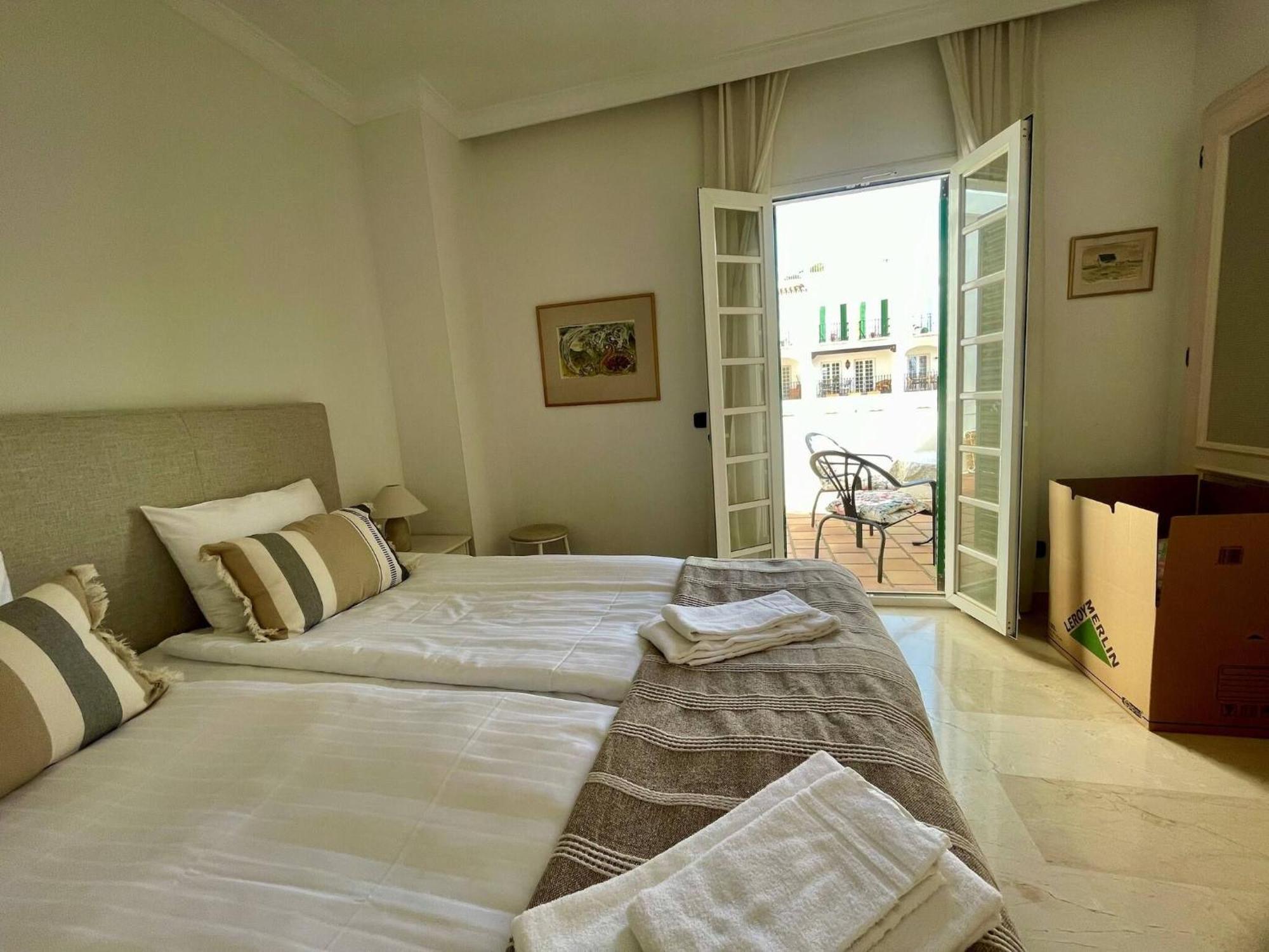 Luxury Townhouse Sea Views 10 Min From Puerto Banus Сasa de vacaciones *